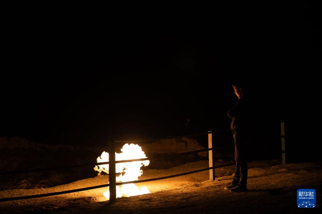 走近土库曼斯坦达瓦扎天然气坑