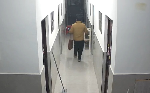 20斤香肠不翼而飞！警方找上门时，香肠还在砧板上