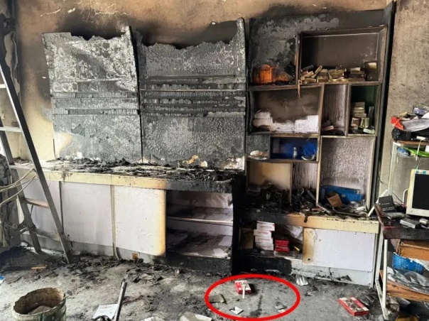 女孩玩“拼豆”突然爆炸起火，反应迅速第一时间拔掉电源