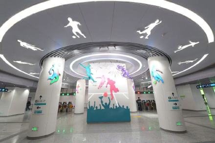 北京3号线工体站变身足球主题站