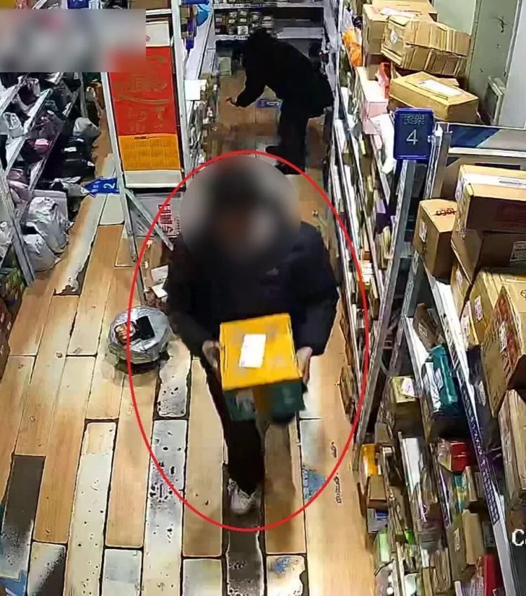 夫妻轻信网上“空手套白狼”教程，调包快递后以“拒收”为由申请退款，被警方抓获