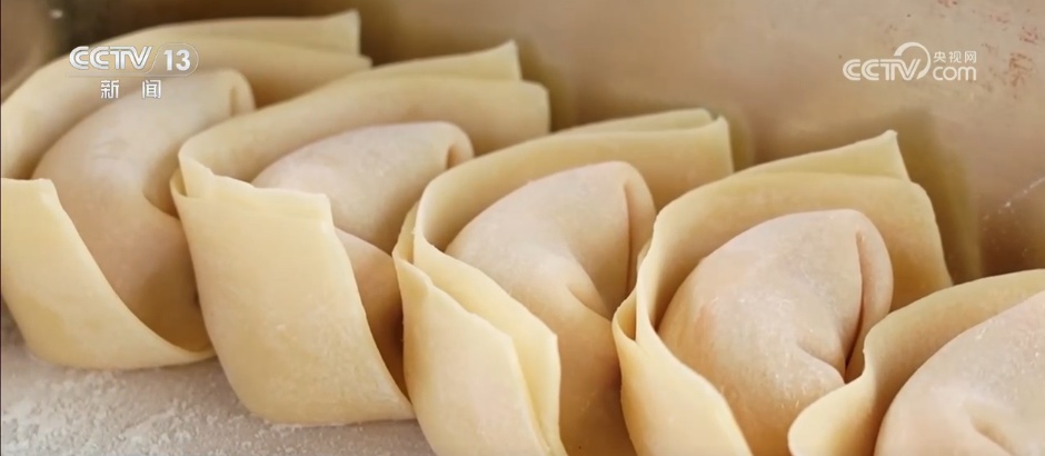 各地特色春鲜传递地域风情与文化 “美食+文旅”融合成为激活消费新路径