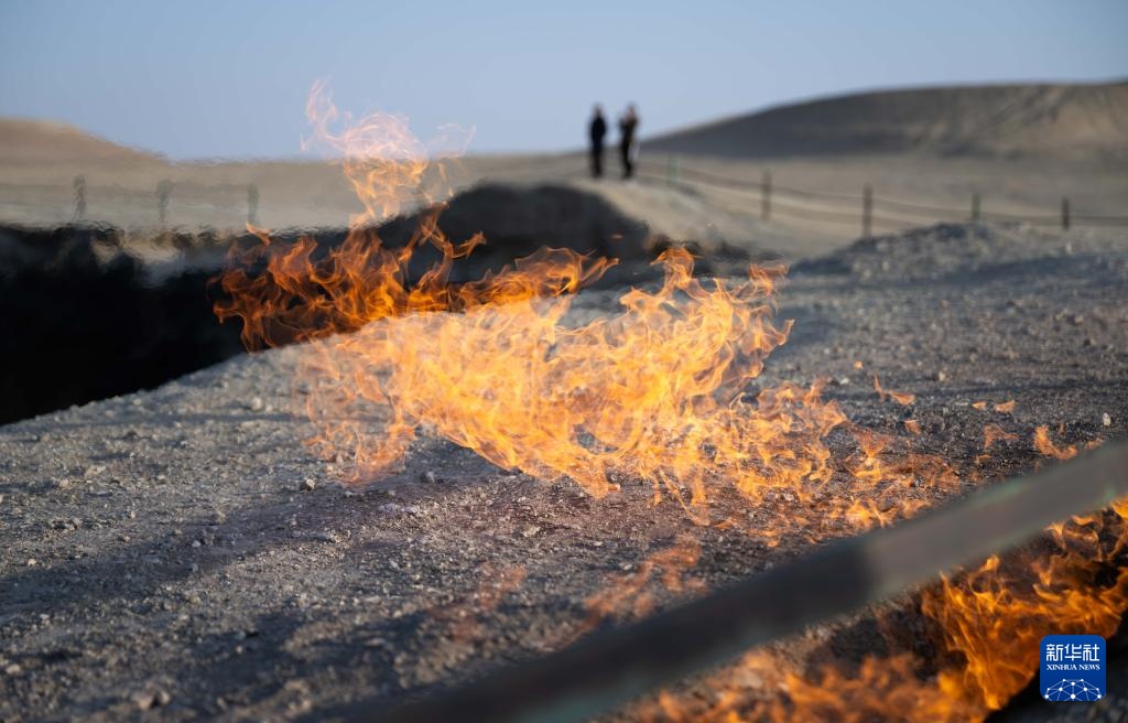 走近土库曼斯坦达瓦扎天然气坑