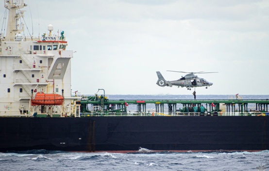 外媒：法国海军扣押俄罗斯“影子舰队”一艘油轮，俄使馆回应