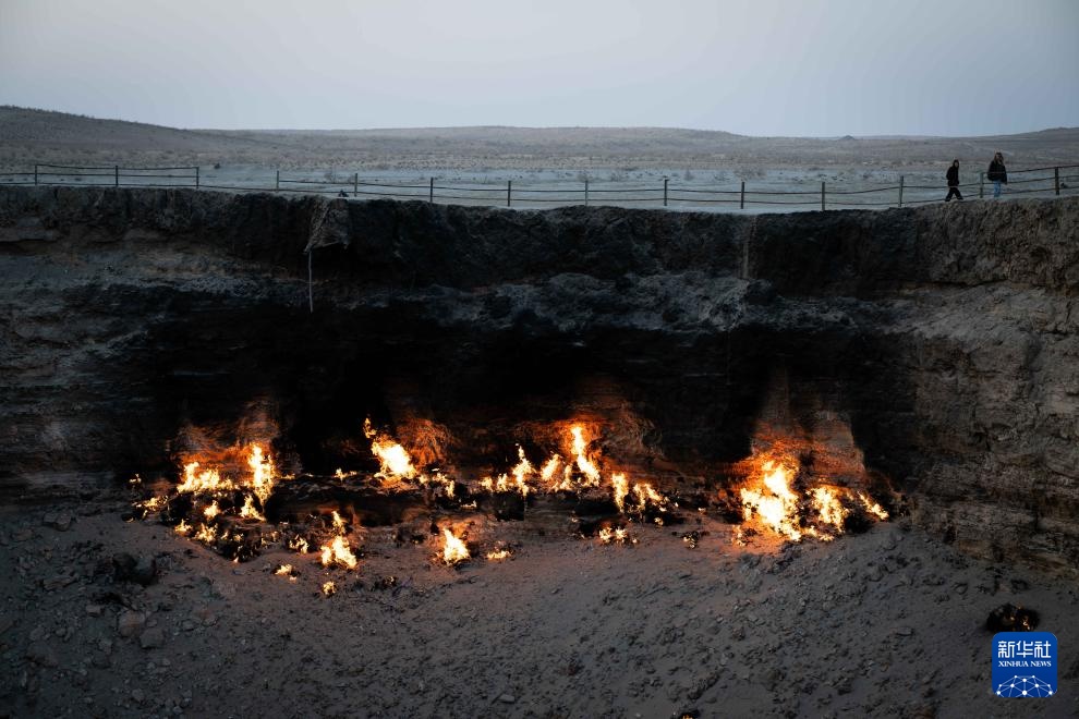 走近土库曼斯坦达瓦扎天然气坑