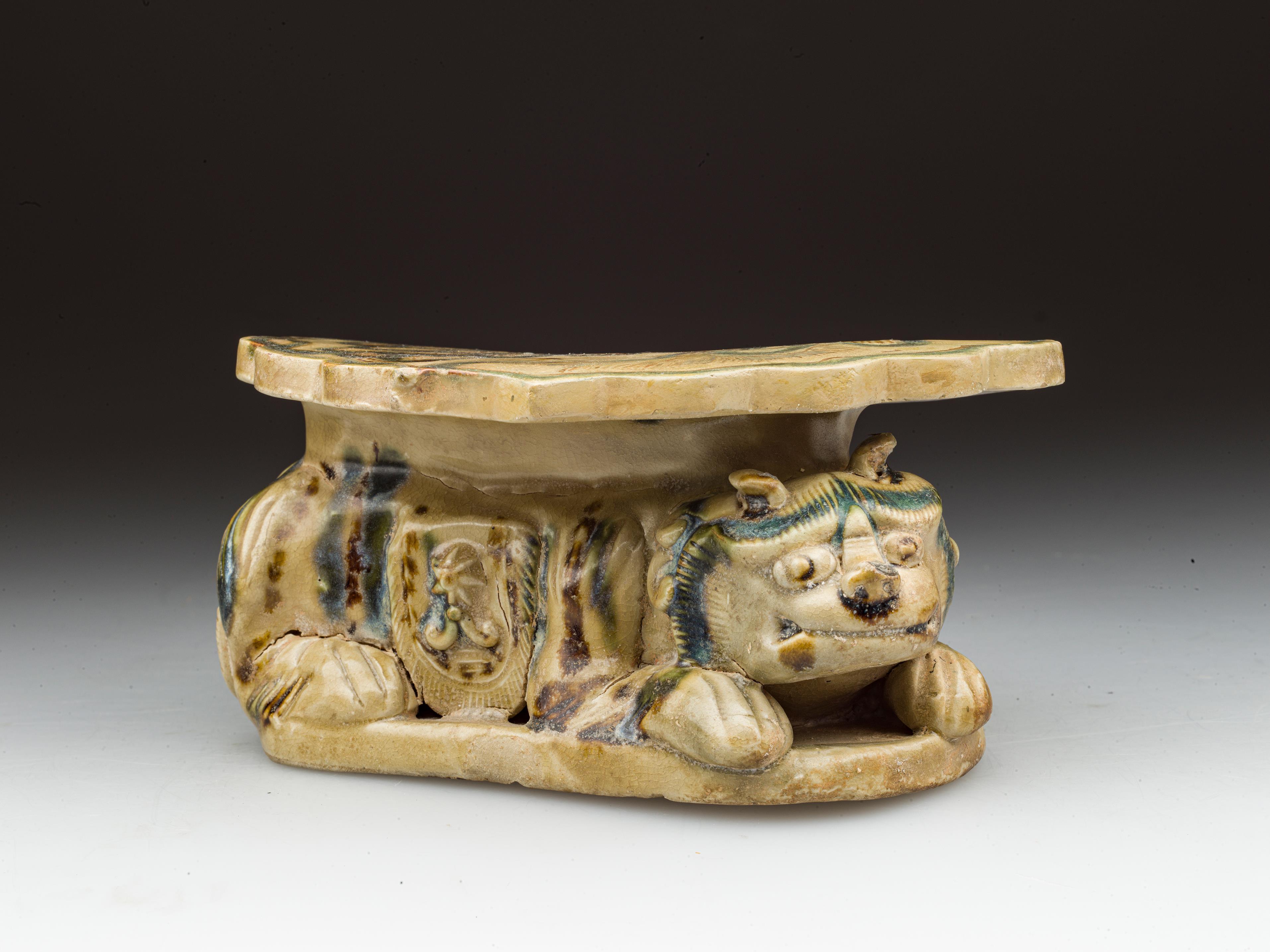 古人的“硬”核瓷枕 由一只小兽来守护