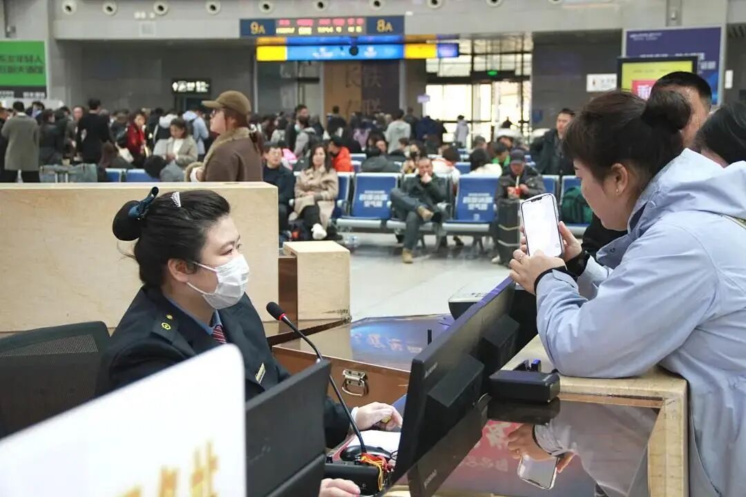 清明假期首日火车票今日开售！购票指南来了→