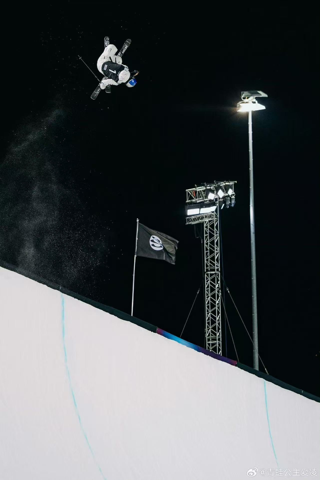 祝贺！谷爱凌冬奥会后首秀再夺冠
