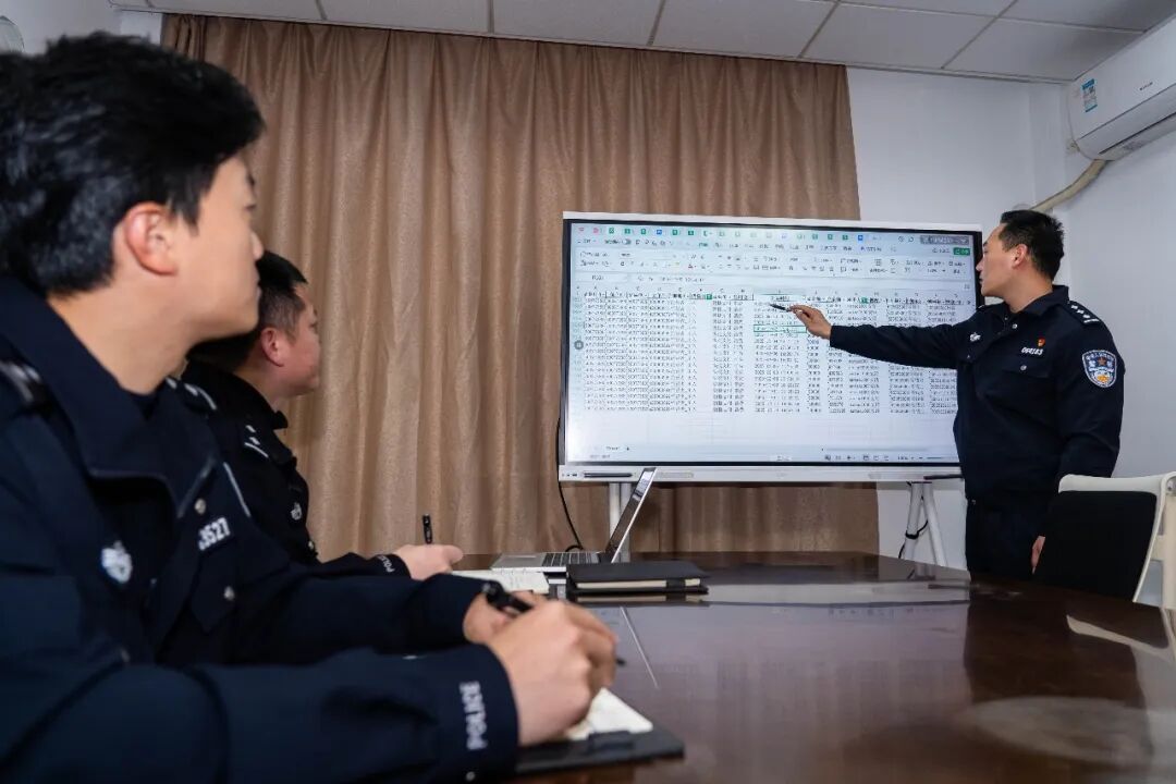 “你的差评已被删除”——谁干的?这伙人靠“编”赚了90万 “你的差评已被删除”——谁干的?这伙人靠“编”赚了90万