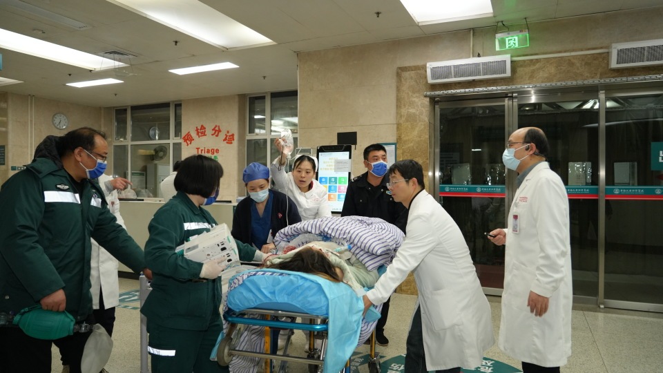 55分钟极限转运,16天昼夜守护!警医联动为22岁车祸重伤女孩生命护航 55分钟极限转运,16天昼夜守护!警医联动为22岁车祸重伤女孩生命护航