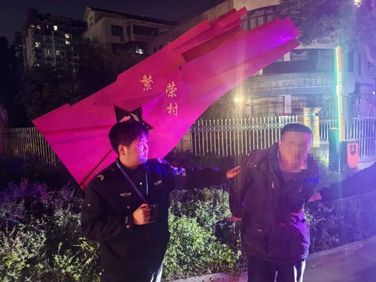 男子早上刚出拘留所，回家路上又偷了辆三轮车，下午再被抓回拘留所