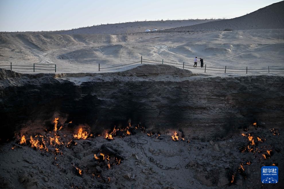 走近土库曼斯坦达瓦扎天然气坑