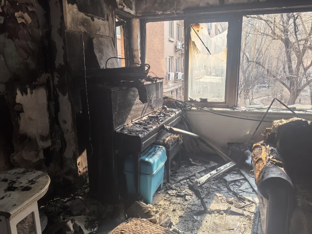 心痛！因悼念亲人，房子都烧没了