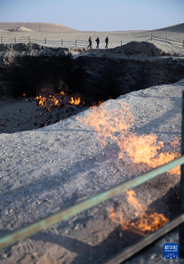 走近土库曼斯坦达瓦扎天然气坑