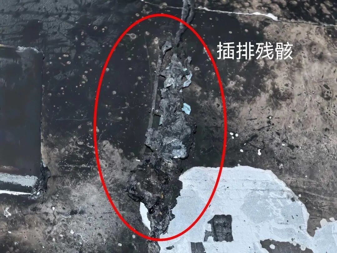 太危险，半夜客厅突发火情！家里的插线板千万别这样用