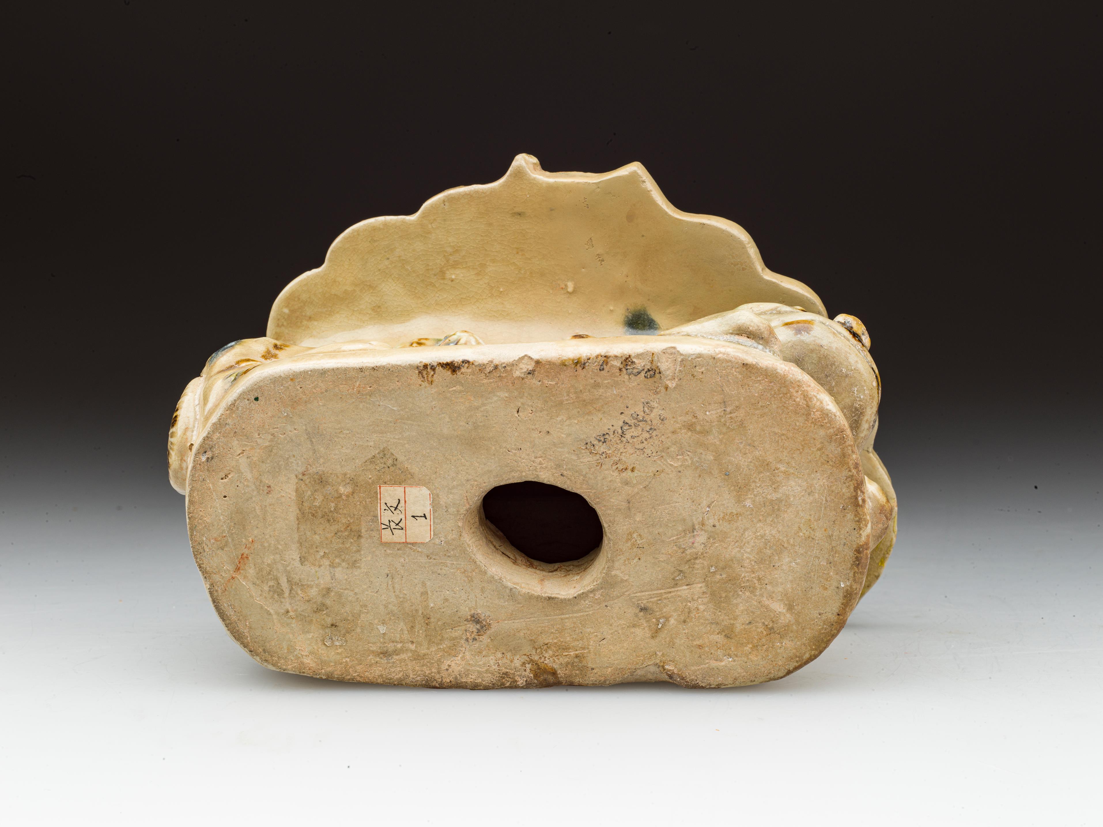 古人的“硬”核瓷枕 由一只小兽来守护