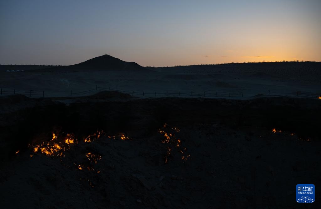 走近土库曼斯坦达瓦扎天然气坑