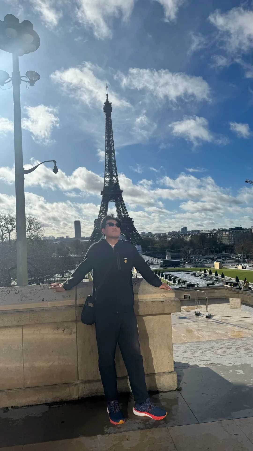 “这还能用吗?”男子晒“血淋淋”护照求助!还原事发经过 “这还能用吗?”男子晒“血淋淋”护照求助!还原事发经过