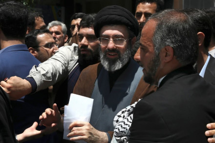 音频披露:穆杰塔巴因片刻之差幸免于难 音频披露:穆杰塔巴因片刻之差幸免于难