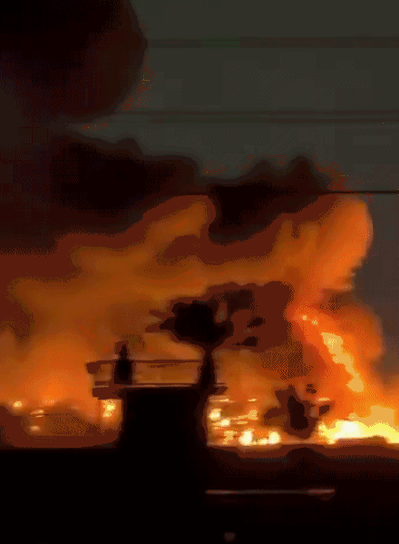 美使馆后勤营地一天遭6次袭击 美使馆后勤营地一天遭6次袭击