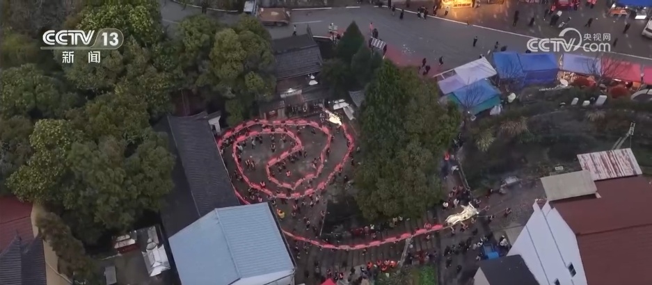 非遗灯会、舞龙巡街……多样民俗祈丰年 各地“二月二”庆祝活动精彩纷呈 非遗灯会、舞龙巡街……多样民俗祈丰年 各地“二月二”庆祝活动精彩纷呈