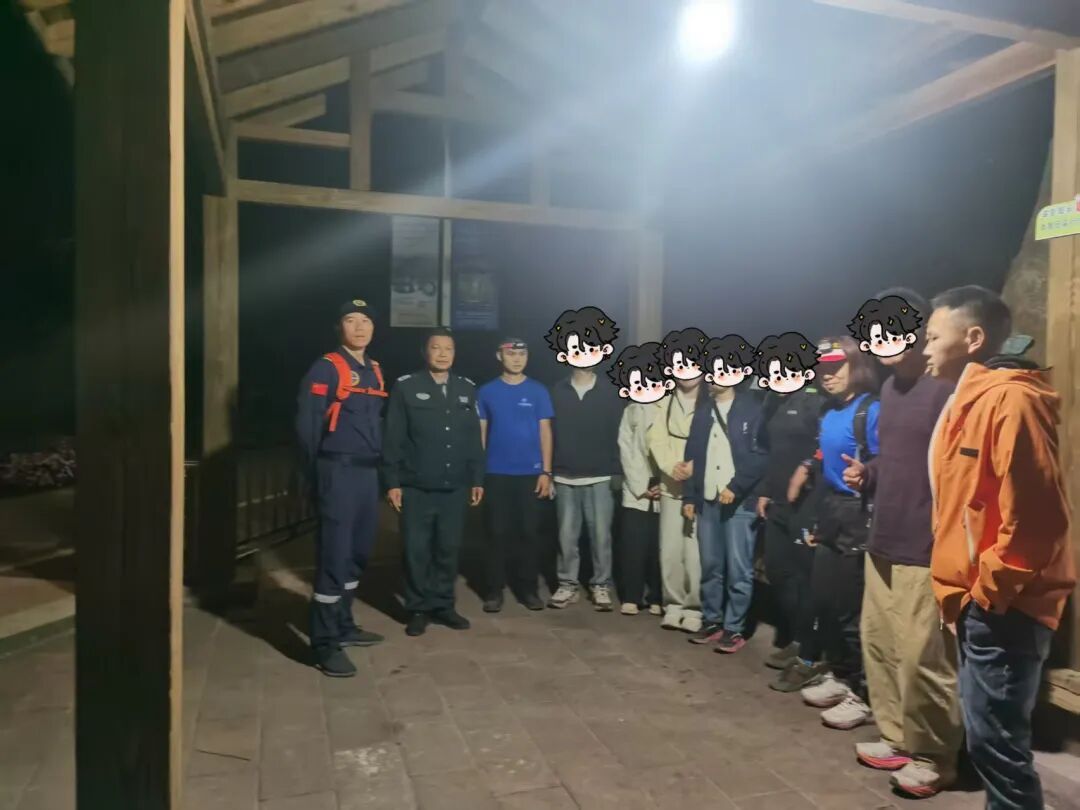 事发厦门天竺山,3男3女被困,紧急救援 事发厦门天竺山,3男3女被困,紧急救援