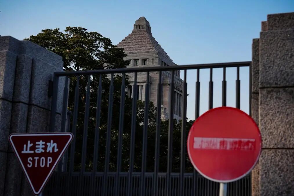 白宫发布高市早苗访美“高光时刻”：跳舞、咧嘴、神态夸张