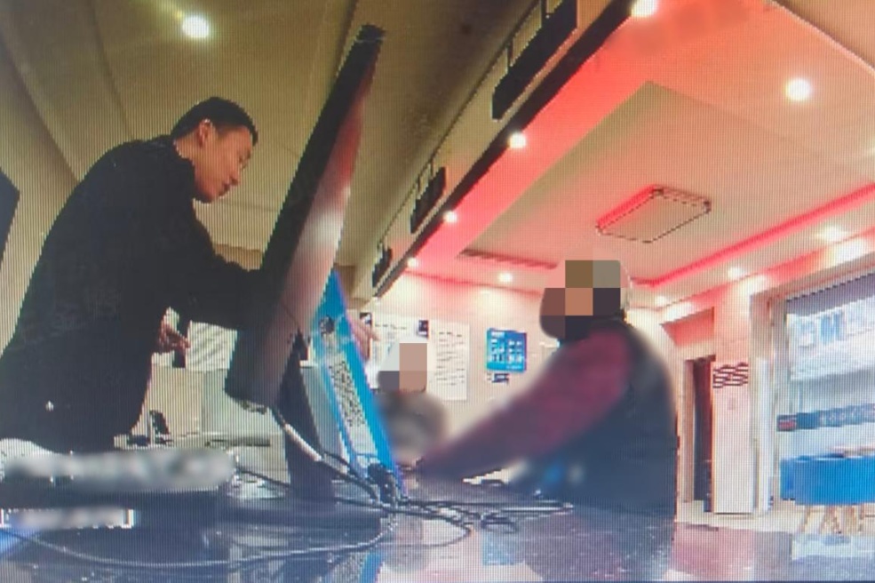 为了这件事,民警半个月打了30多通电话… 为了这件事,民警半个月打了30多通电话…