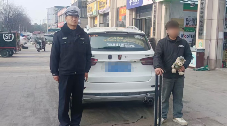 眼睛都被闪花了!交警:已处罚 眼睛都被闪花了!交警:已处罚