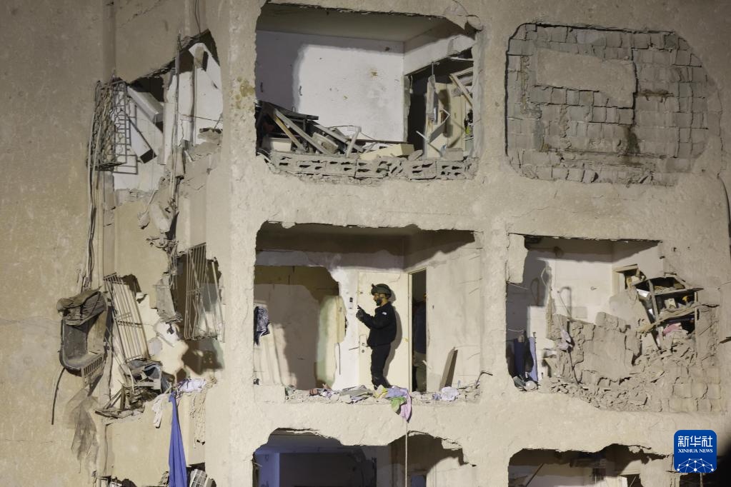 以色列南部两地被导弹击中 超百人受伤 以色列南部两地被导弹击中 超百人受伤