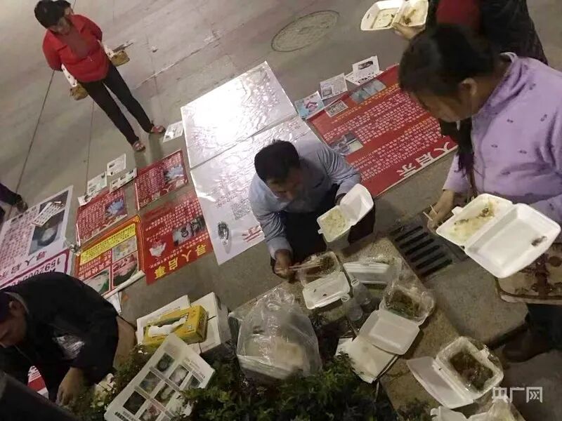 “梅姨”落网后,受害者家属发声:等这一天,等了20年…… “梅姨”落网后,受害者家属发声:等这一天,等了20年……