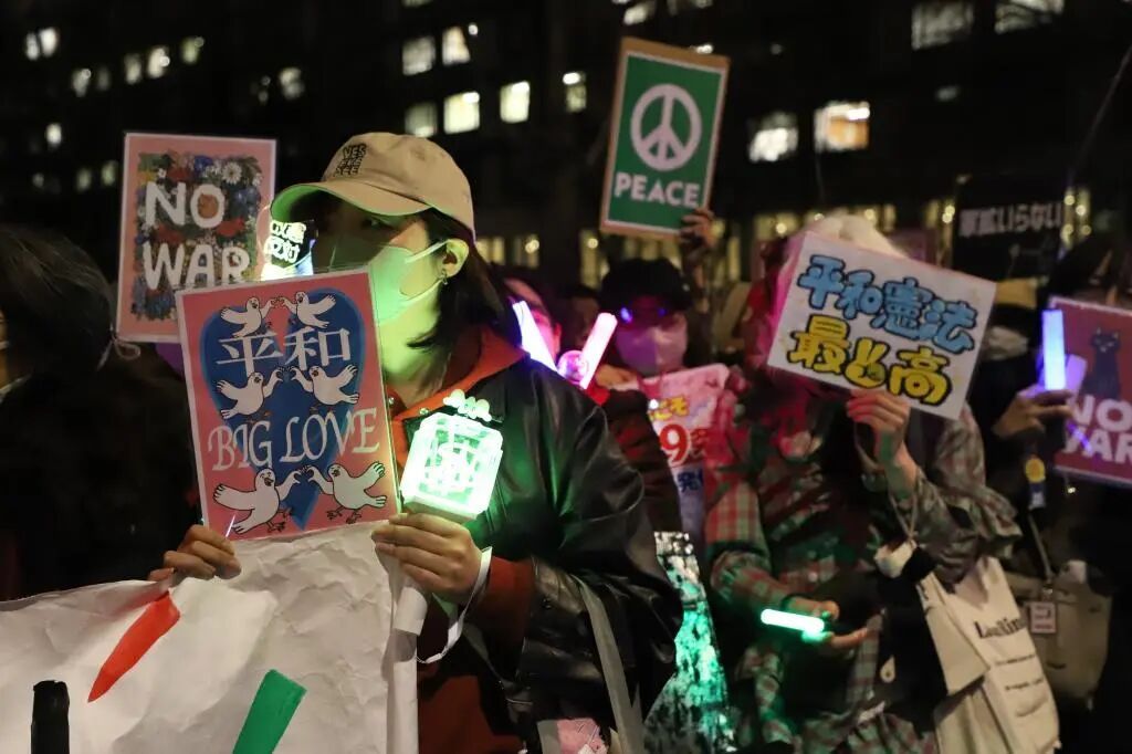 白宫发布高市早苗访美“高光时刻”：跳舞、咧嘴、神态夸张