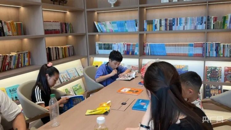 河南一物业靠免费接娃火出圈!网友:建议全国推广 河南一物业靠免费接娃火出圈!网友:建议全国推广