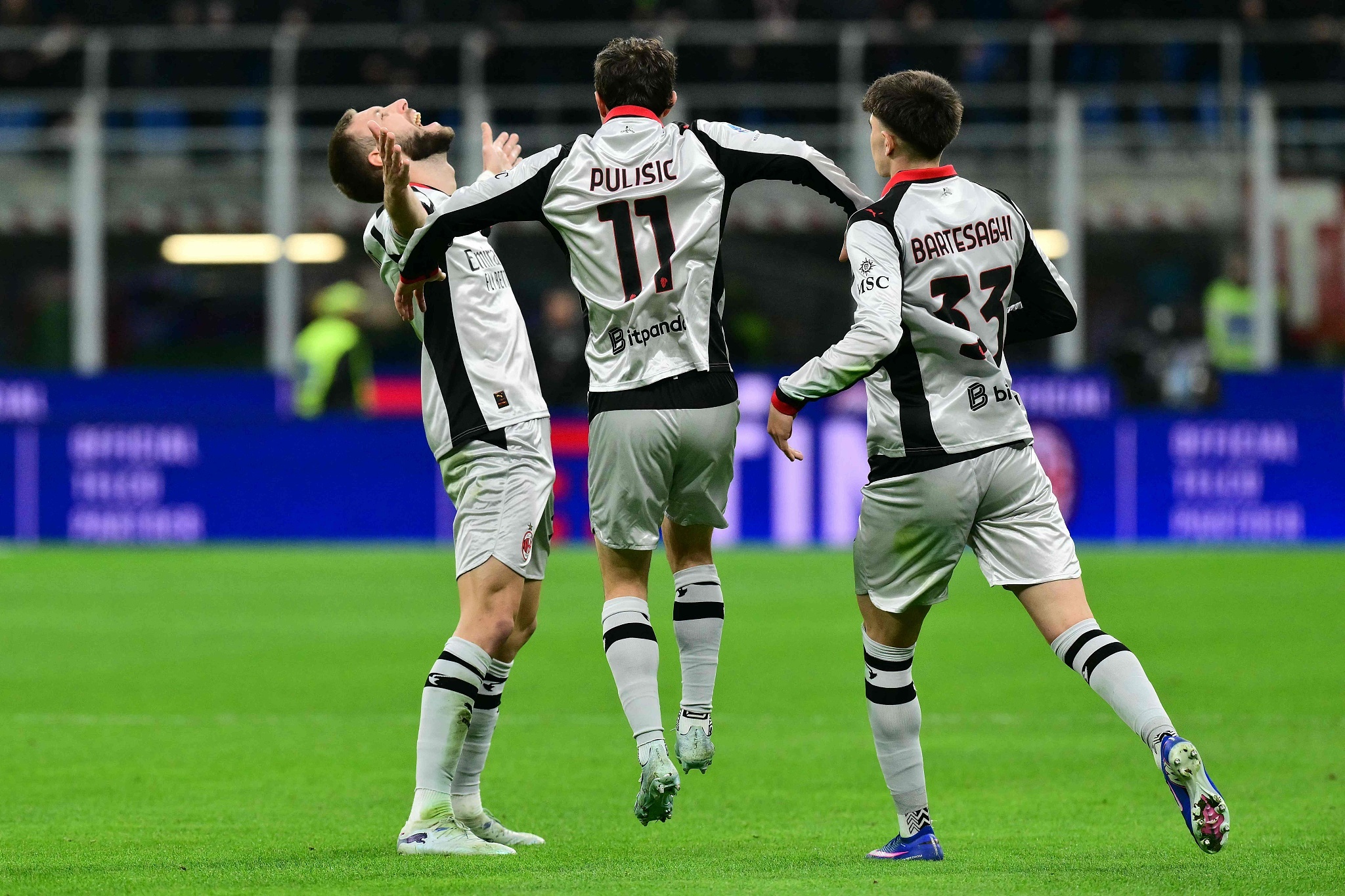 意甲:帕夫洛维奇世界波 AC米兰3-2险胜都灵 意甲:帕夫洛维奇世界波 AC米兰3-2险胜都灵