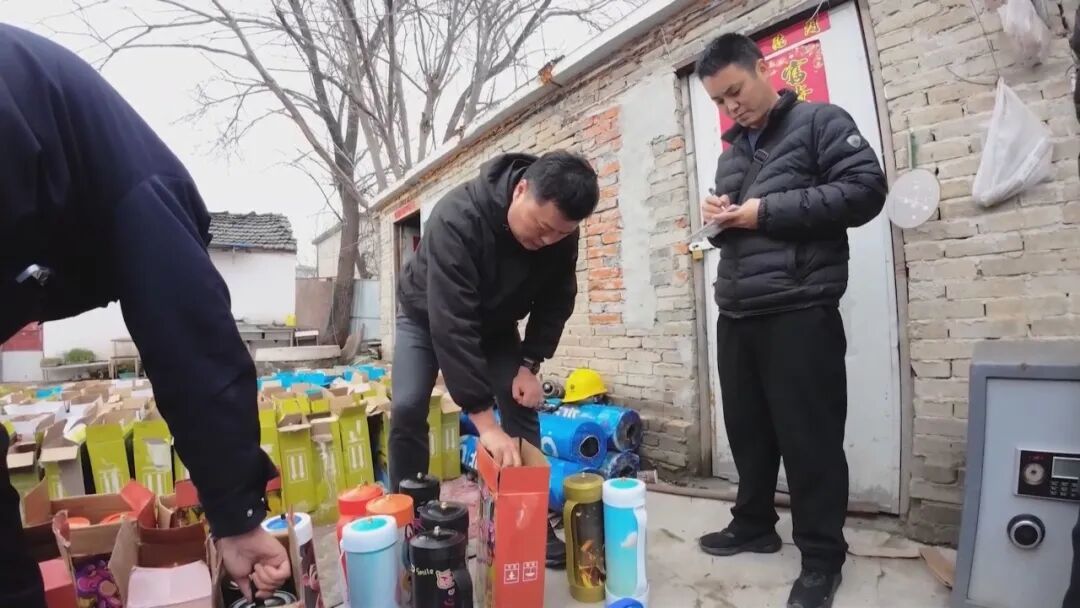 舅舅外甥合伙售卖“笑气” 藏于民房，双双落网！民警查获笑气400多罐