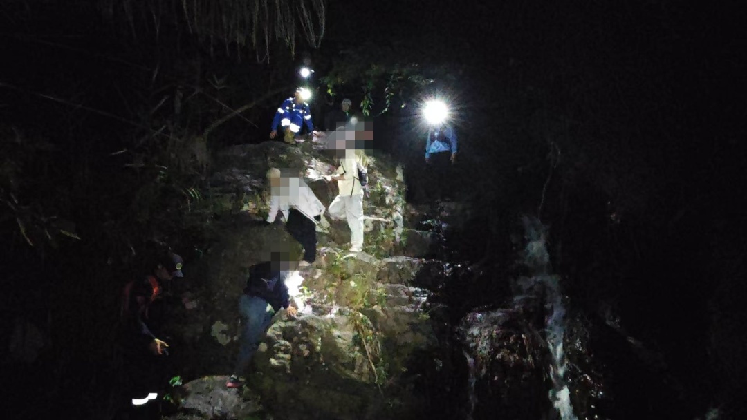 事发厦门天竺山,3男3女被困,紧急救援 事发厦门天竺山,3男3女被困,紧急救援