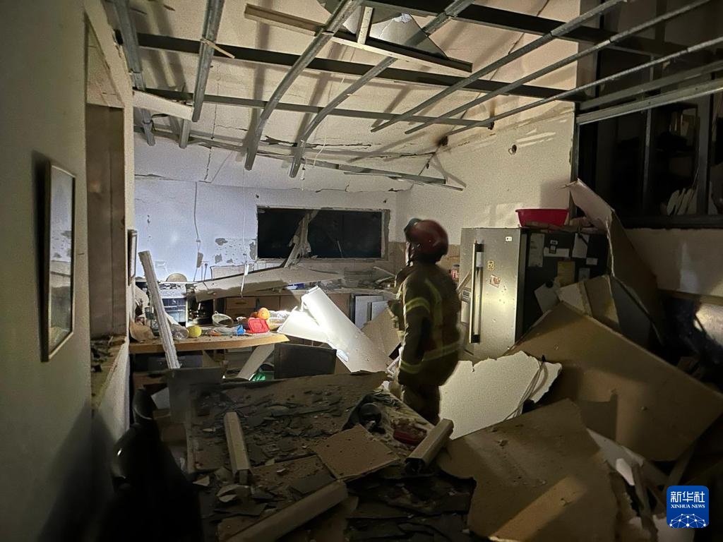 以色列南部两地被导弹击中 超百人受伤 以色列南部两地被导弹击中 超百人受伤