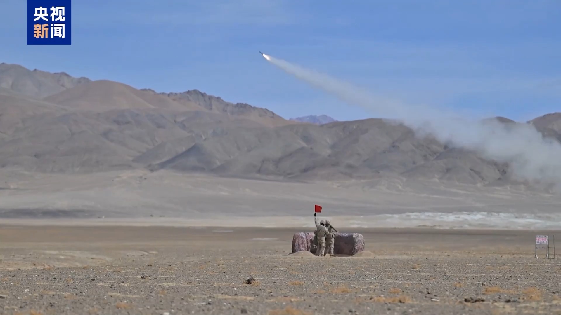 隐显靶、移动靶……高原实弹射击考核 锤炼快反打击能力 隐显靶、移动靶……高原实弹射击考核 锤炼快反打击能力