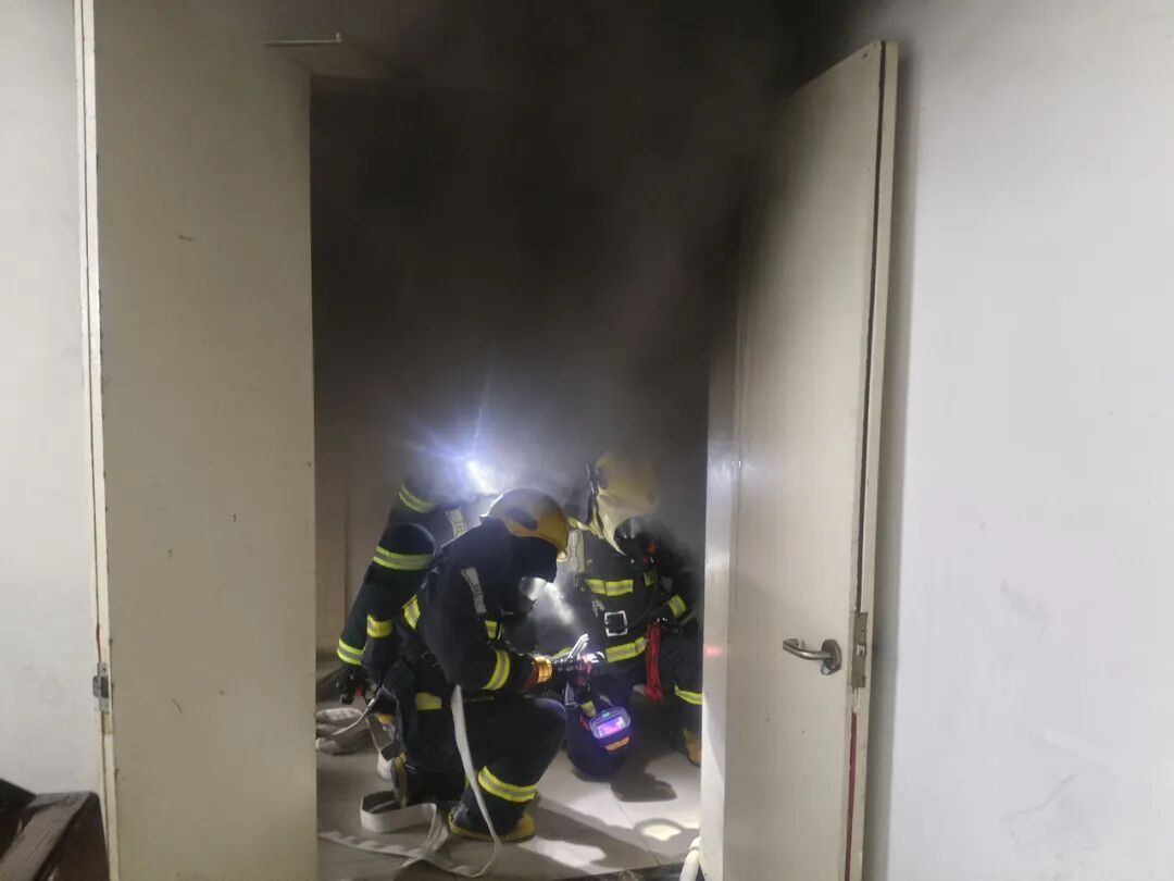 劫后余生一个月，男子发帖复盘“火灾逃生”经历