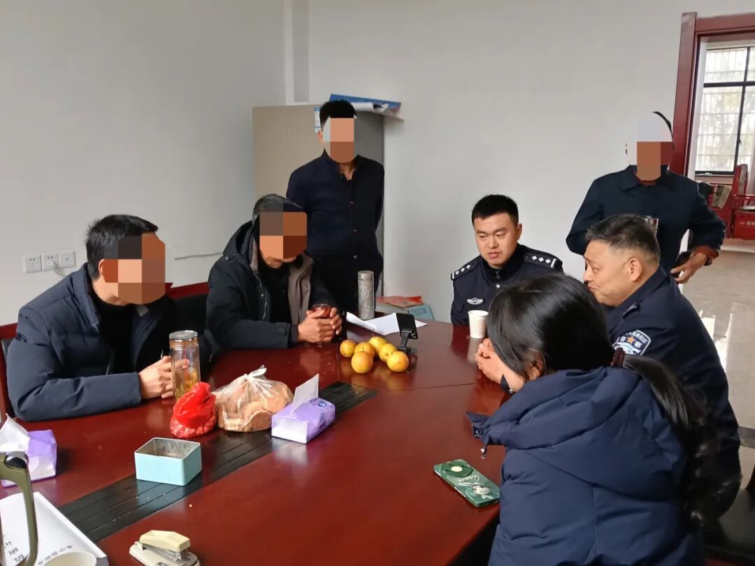 1996-2026,这个拥抱,她等了30年… 1996-2026,这个拥抱,她等了30年…