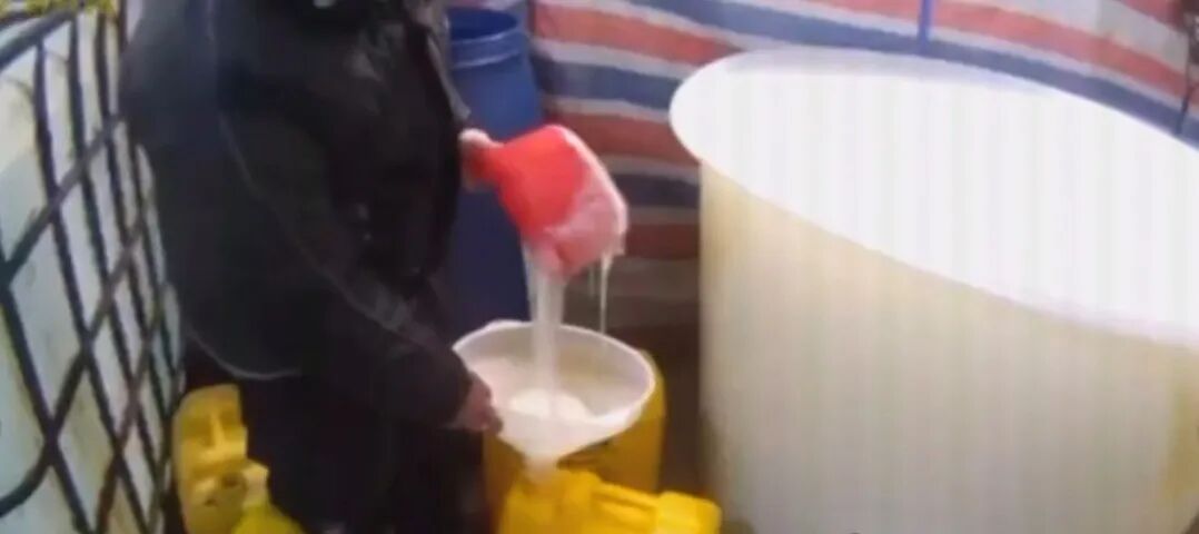 4万桶假冒洗洁精流向全国,用正品空桶勾兑灌装低劣洗洁精原液及其它配料 4万桶假冒洗洁精流向全国,用正品空桶勾兑灌装低劣洗洁精原液及其它配料