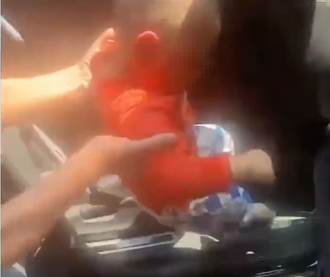 两岁儿子被爸爸误锁车内,发现时已口吐白沫!消防实验揭示密闭车厢有多危险 两岁儿子被爸爸误锁车内,发现时已口吐白沫!消防实验揭示密闭车厢有多危险