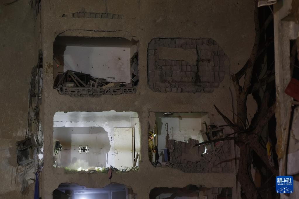 以色列南部两地被导弹击中 超百人受伤 以色列南部两地被导弹击中 超百人受伤