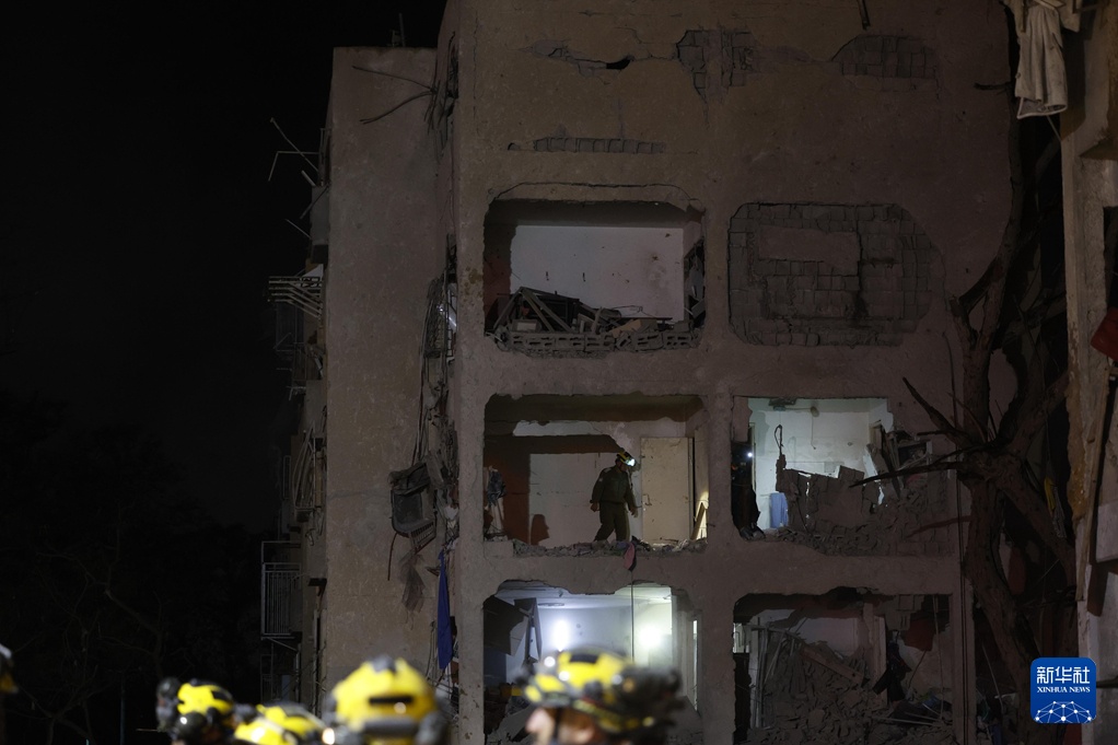 以色列南部两地被导弹击中 超百人受伤 以色列南部两地被导弹击中 超百人受伤