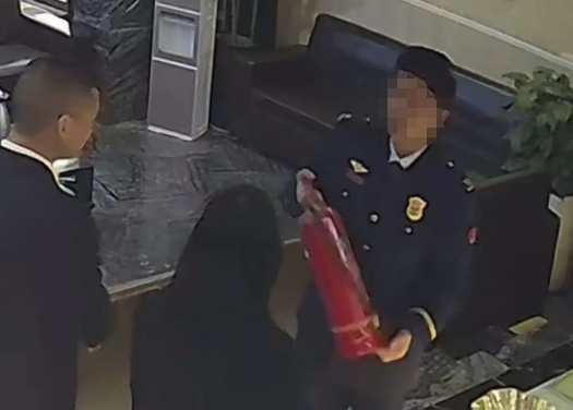 “上级部门来可没我这么好说话......”这位“王参谋”栽了！