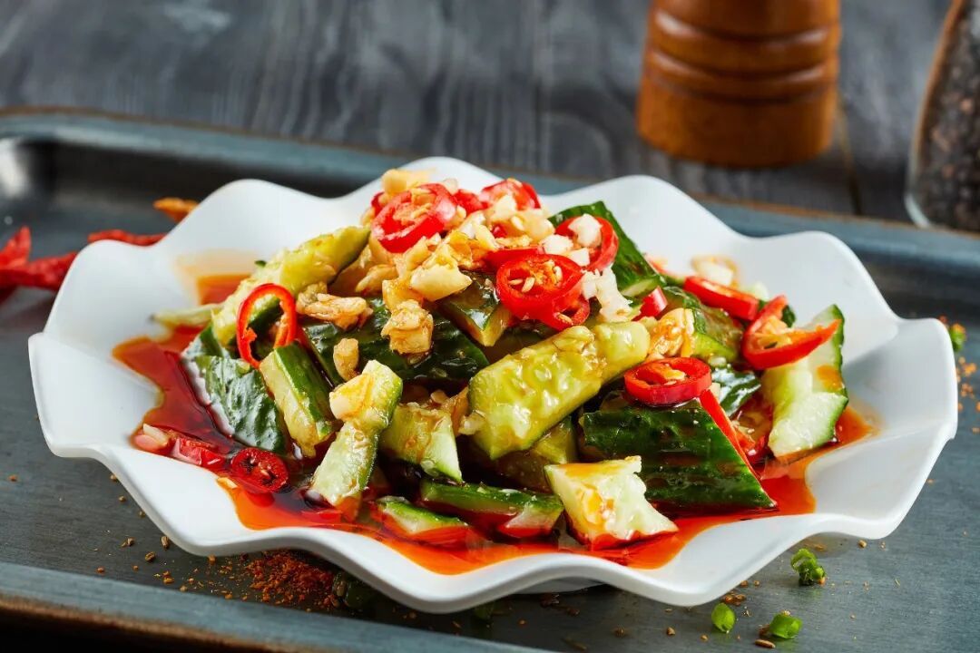 一年举报1200多家饭店“拍黄瓜”，是维权还是牟利？