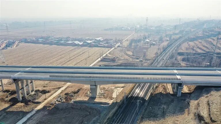 与太原市境内段顺利接通 这段国道通车了→ 与太原市境内段顺利接通 这段国道通车了→