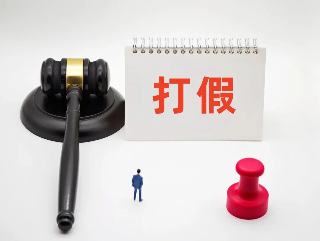 一年举报1200多家饭店“拍黄瓜”，是维权还是牟利？