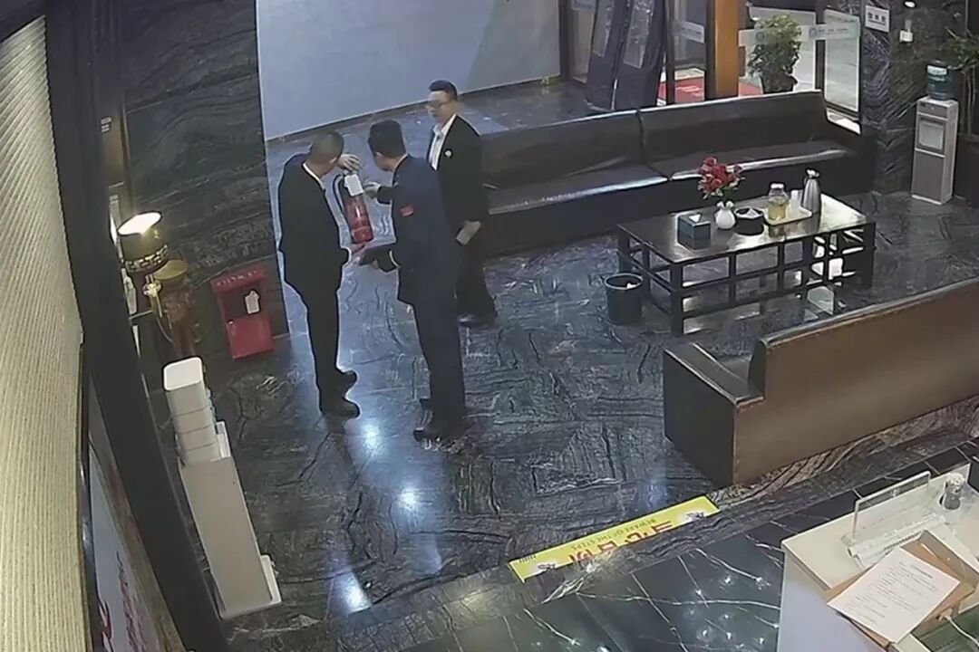 “上级部门来可没我这么好说话......”这位“王参谋”栽了！