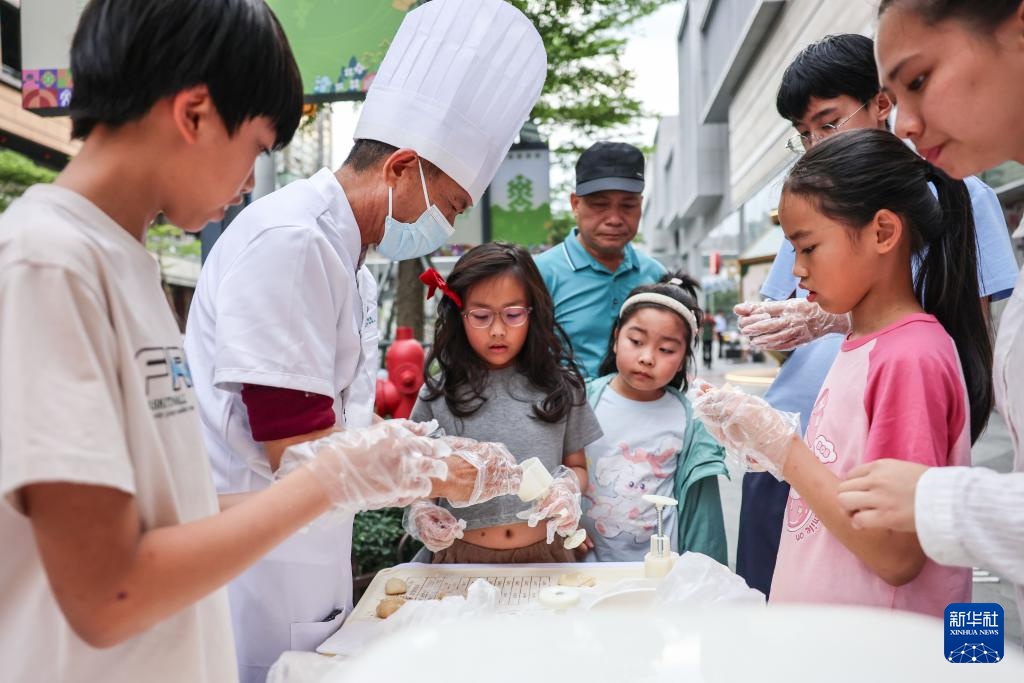 海口:逛非遗市集 感受文化魅力 海口:逛非遗市集 感受文化魅力